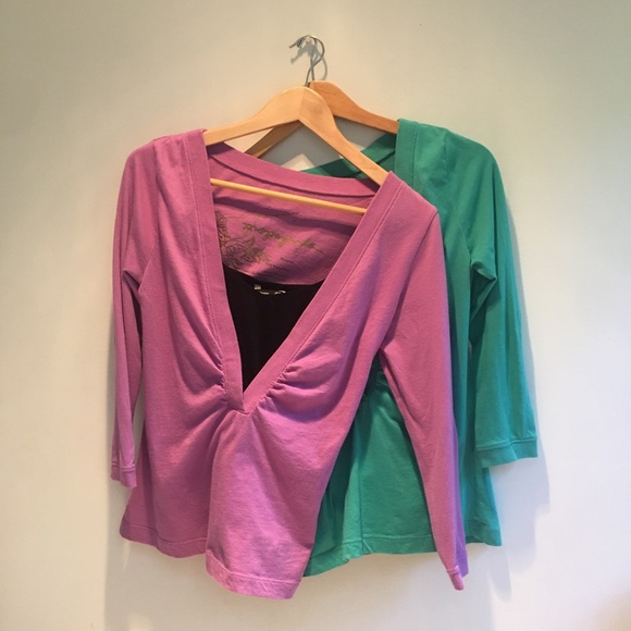 Propaganda long sleeve tee w/ a deep v-neck fuscia - Picture 10 of 13